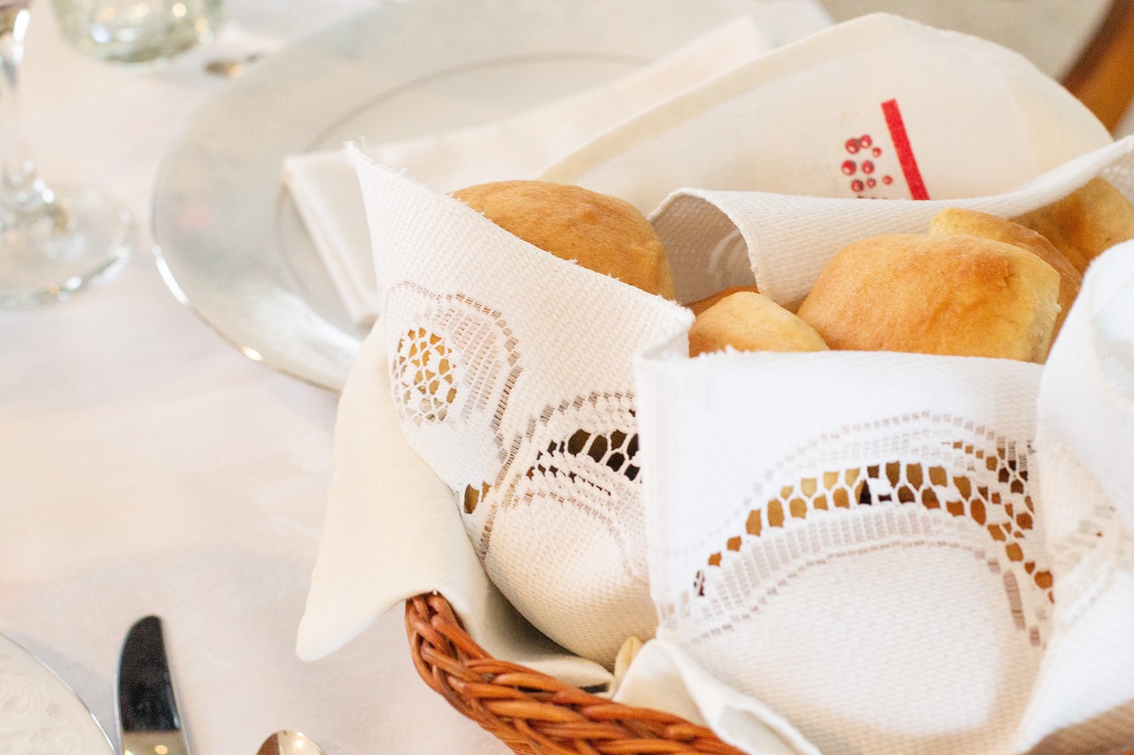 10 Simple Crafts for Celebrating Thanksgiving with Kids